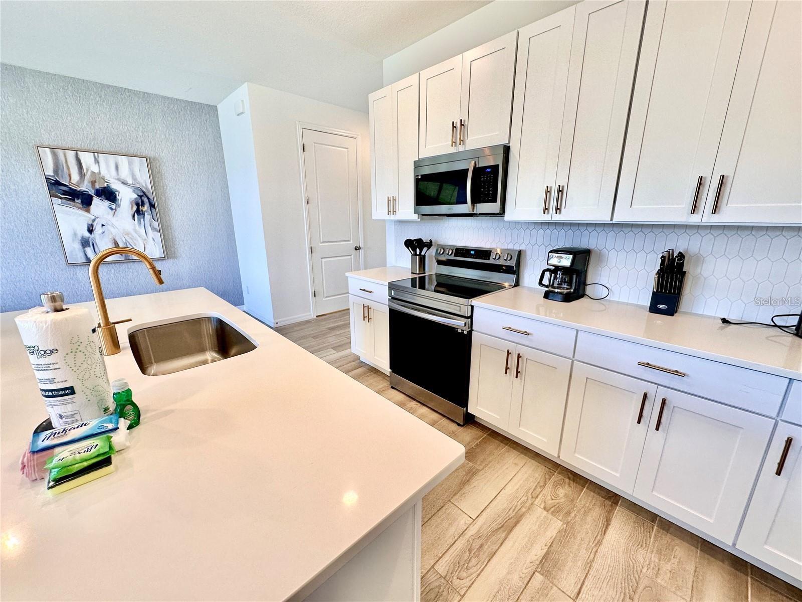 1047 PLANTATION LANE