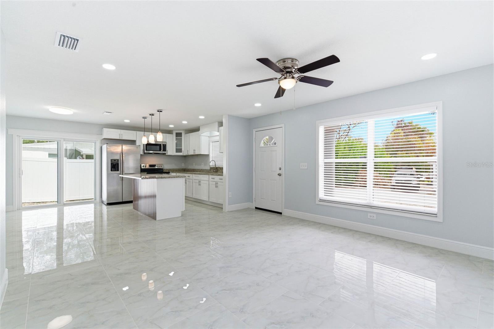 2114 E JUNEAU STREET