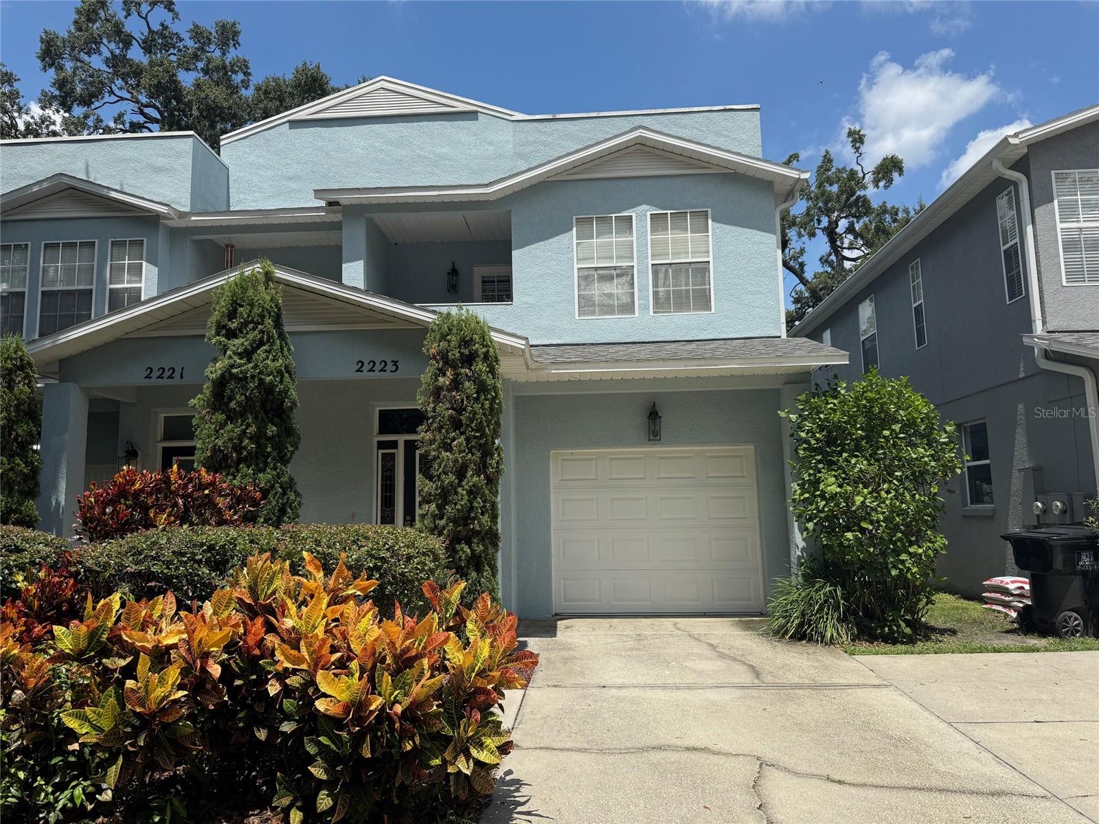 Wonderful 2 story townhome in the Lake Eola, downtown Orlando area. 3 bed, 2.5 baths, washer and dryer included. 1 car garage, wood and tile flooring throughout, granite counters, covered porch and open patio, balcony off of the primary bedroom and a fenced yard. Lawn Maintenance Included. Call today for an appointment! ONLY apply via CFRP.com not any other site.
EQUAL HOUSING OPPORTUNITY