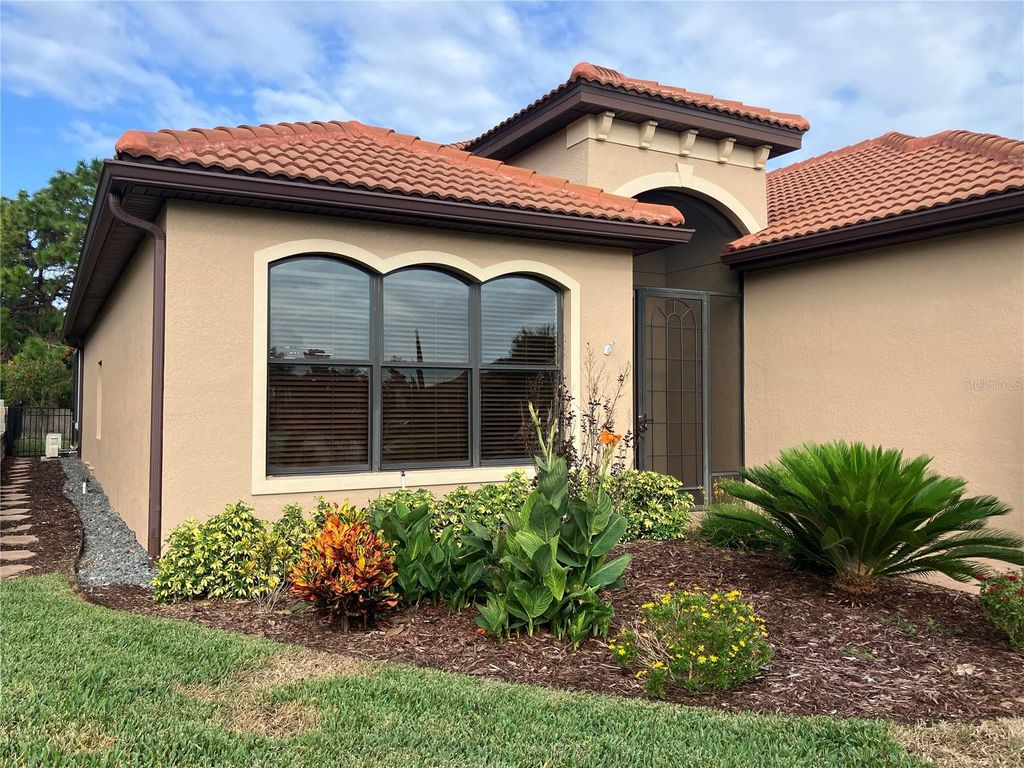 Photo of 301 Crestrun Loop, Leesburg, FL 34748 (MLS # G5099292)