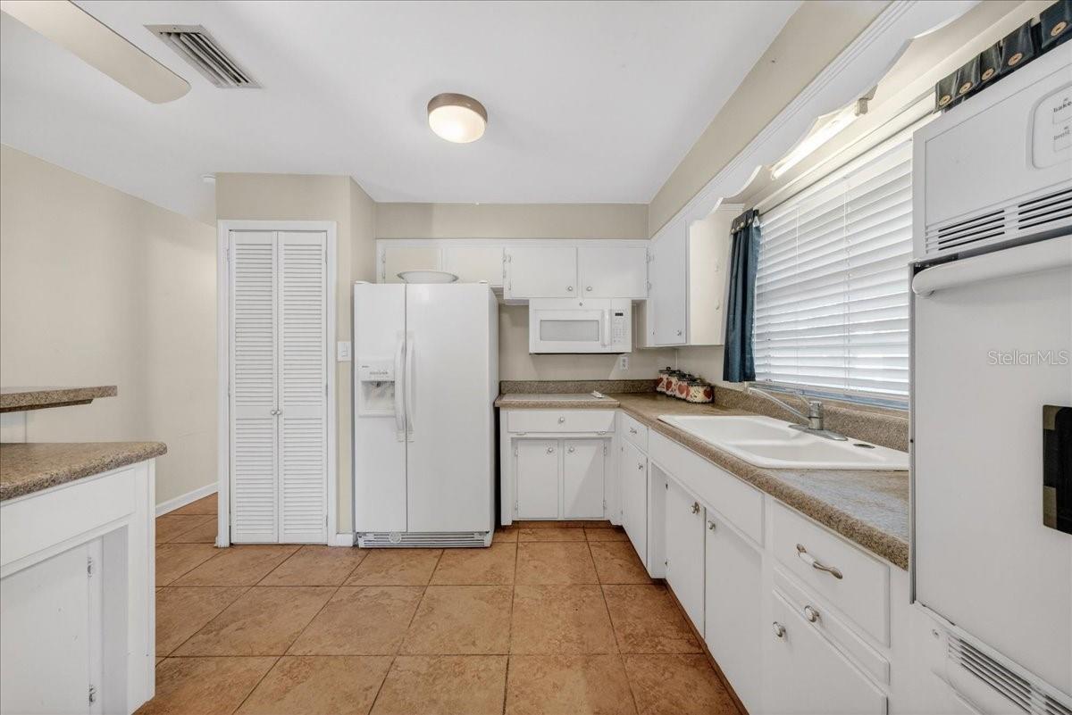 PEACH LAKE MANOR - Residential