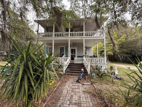 Photo of 324 N Walnut Street, Starke, FL 32091 (MLS # A4687654)