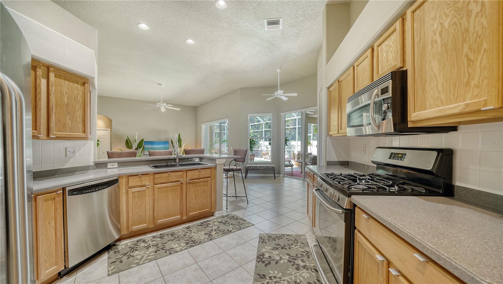 CARLYLE AT VILLAGES OF PALM-AIRE - Residential Lease