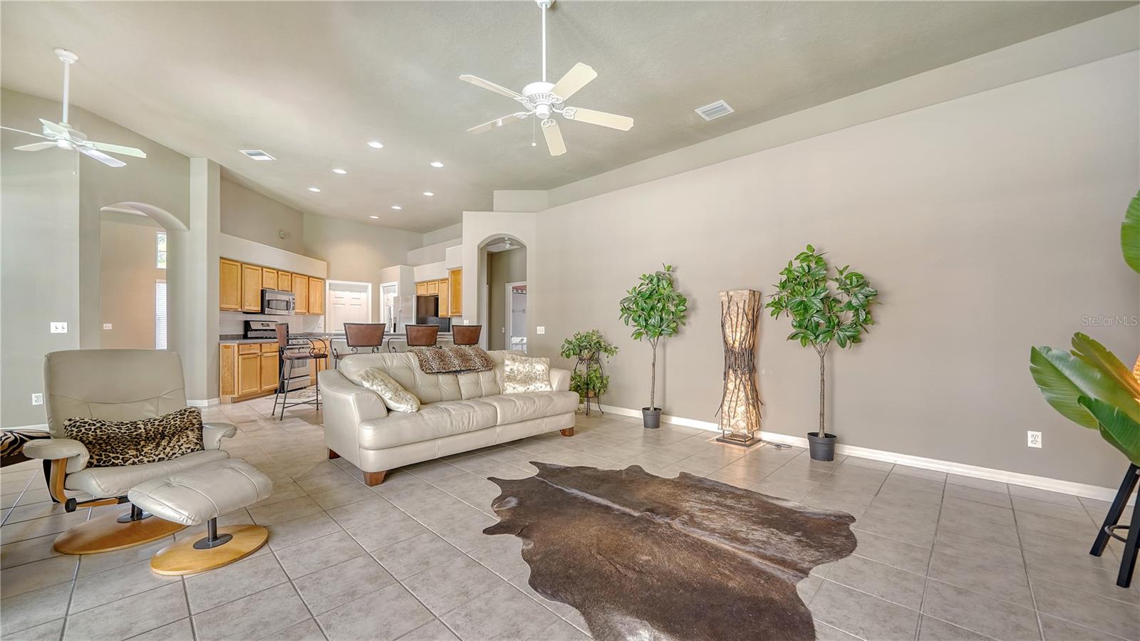 CARLYLE AT VILLAGES OF PALM-AIRE - Residential Lease