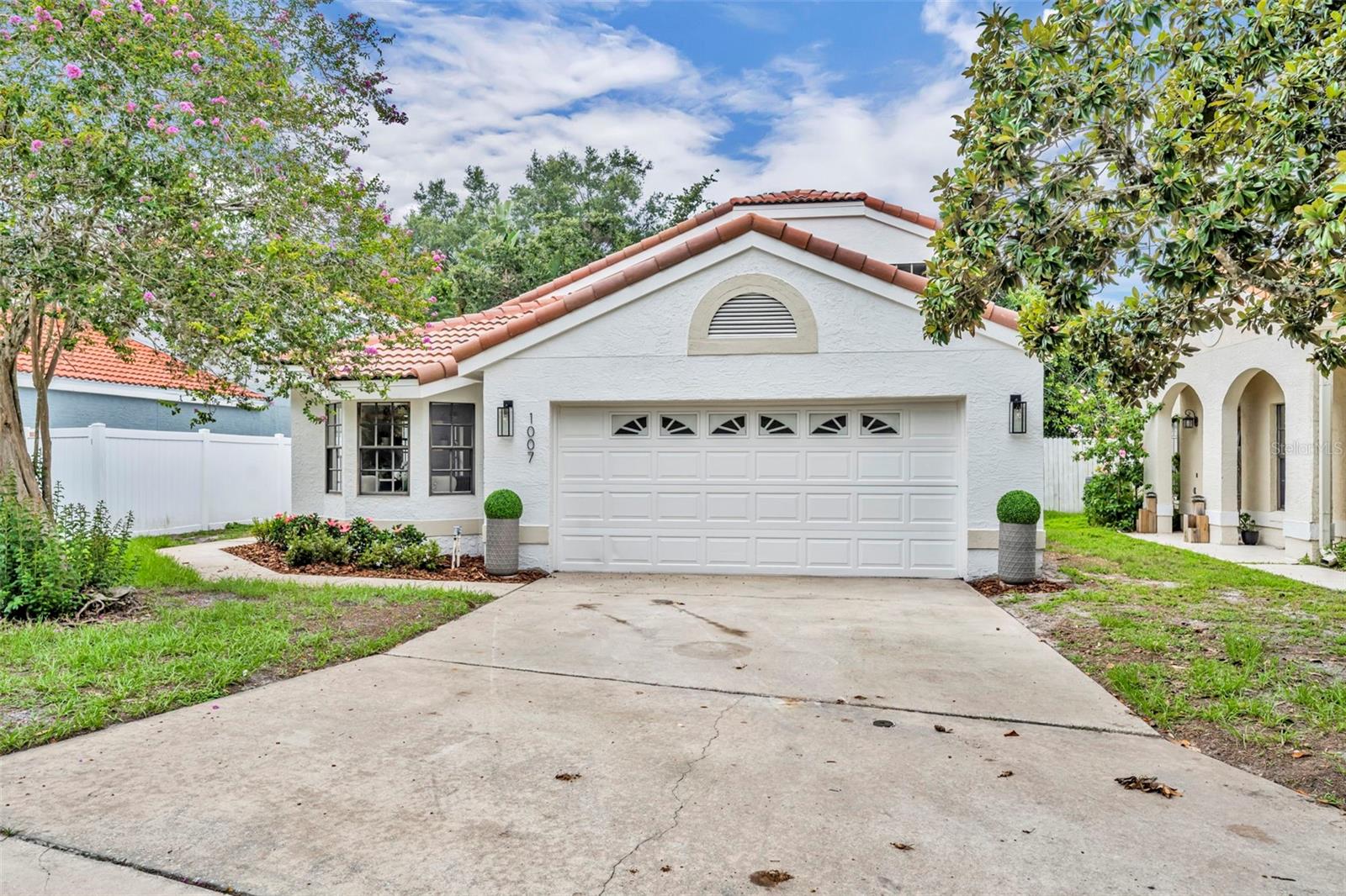 1007 KNOLL WOOD CT