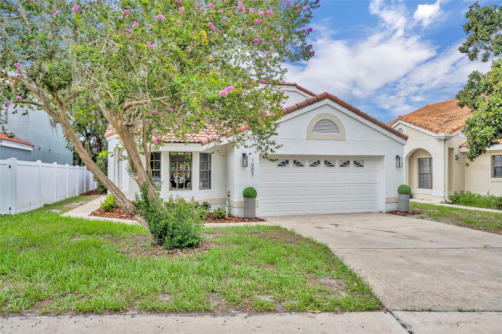 1007 KNOLL WOOD CT