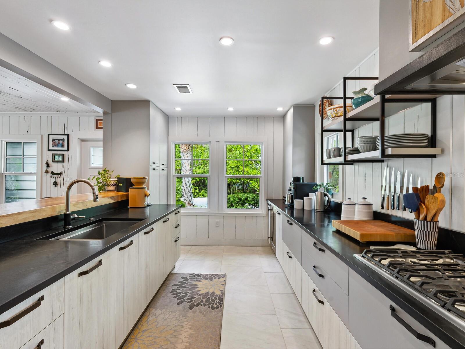 LONGBEACH ON LONGBOAT KEY - Residential