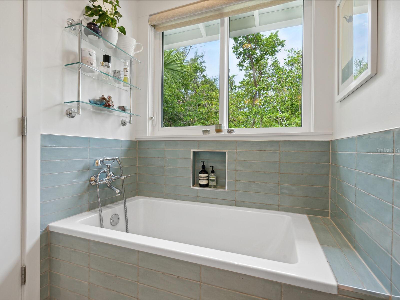 LONGBEACH ON LONGBOAT KEY - Residential