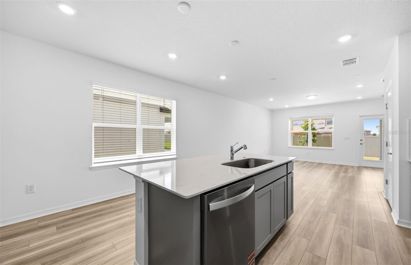 1041 WENAHA COURT