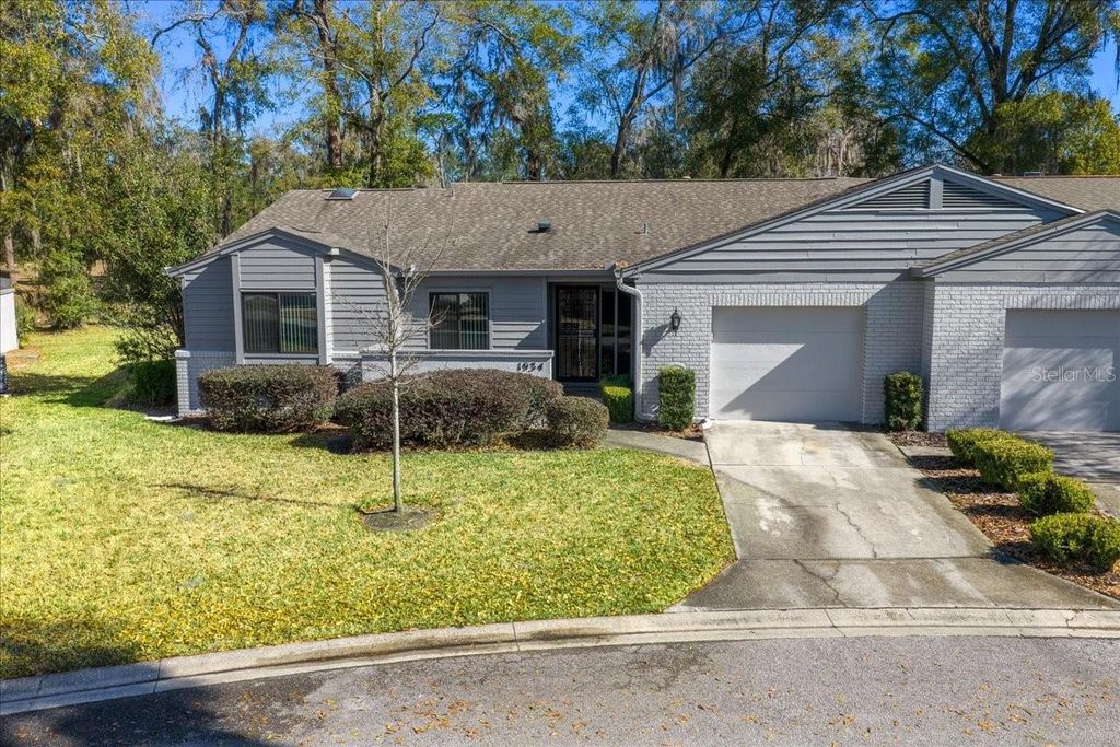 Photo of 1934 SE 37th Ct Circle, Ocala, FL 34471 (MLS # OM719406)