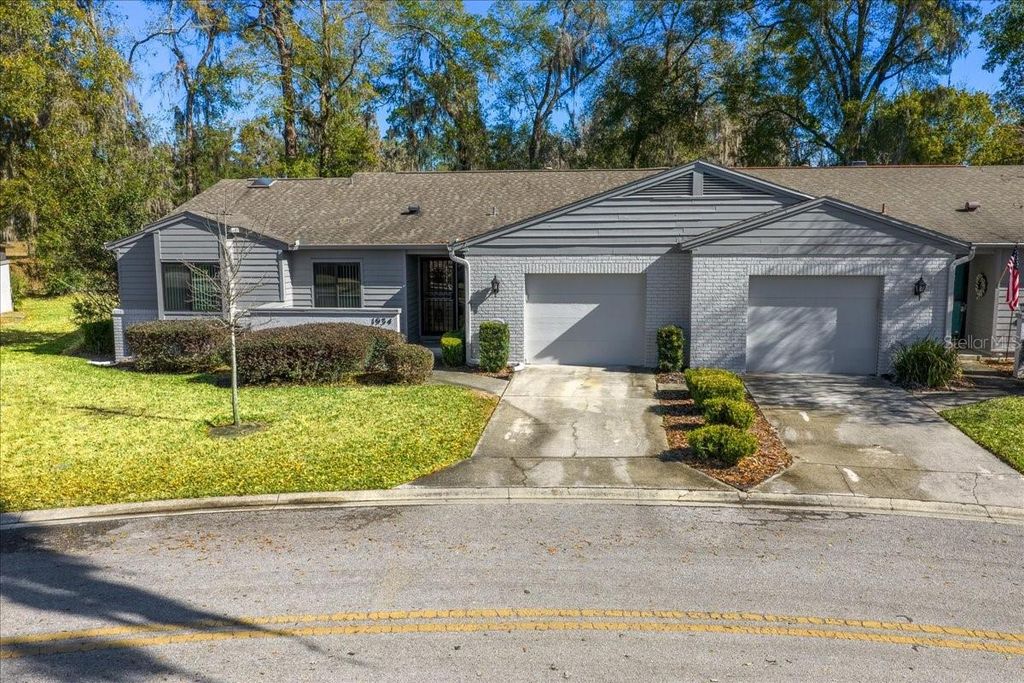 Photo of 1934 SE 37th Ct Circle, Ocala, FL 34471 (MLS # OM719406)