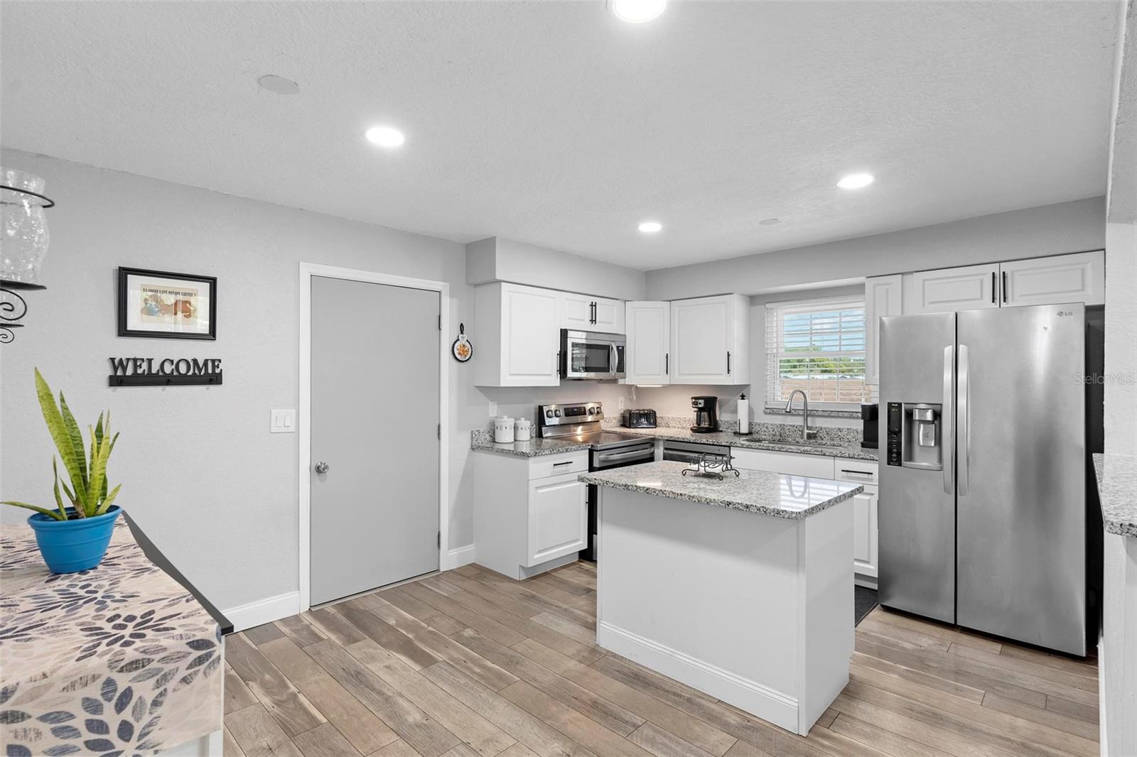 JUNGLE DEN VILLAS PH 01 CONDO - Residential