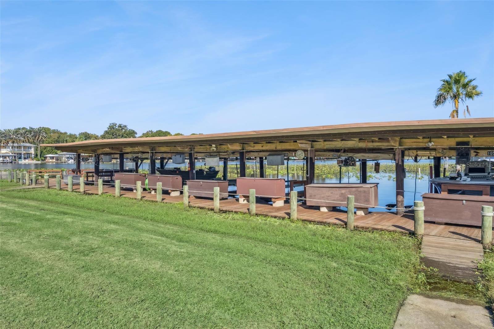 JUNGLE DEN VILLAS PH 01 CONDO - Residential