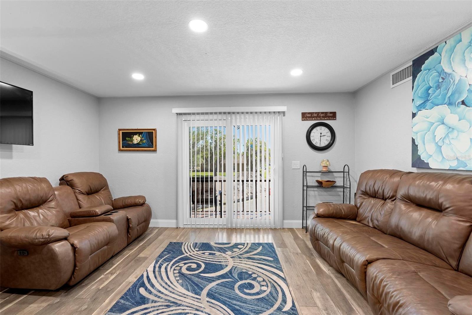 JUNGLE DEN VILLAS PH 01 CONDO - Residential