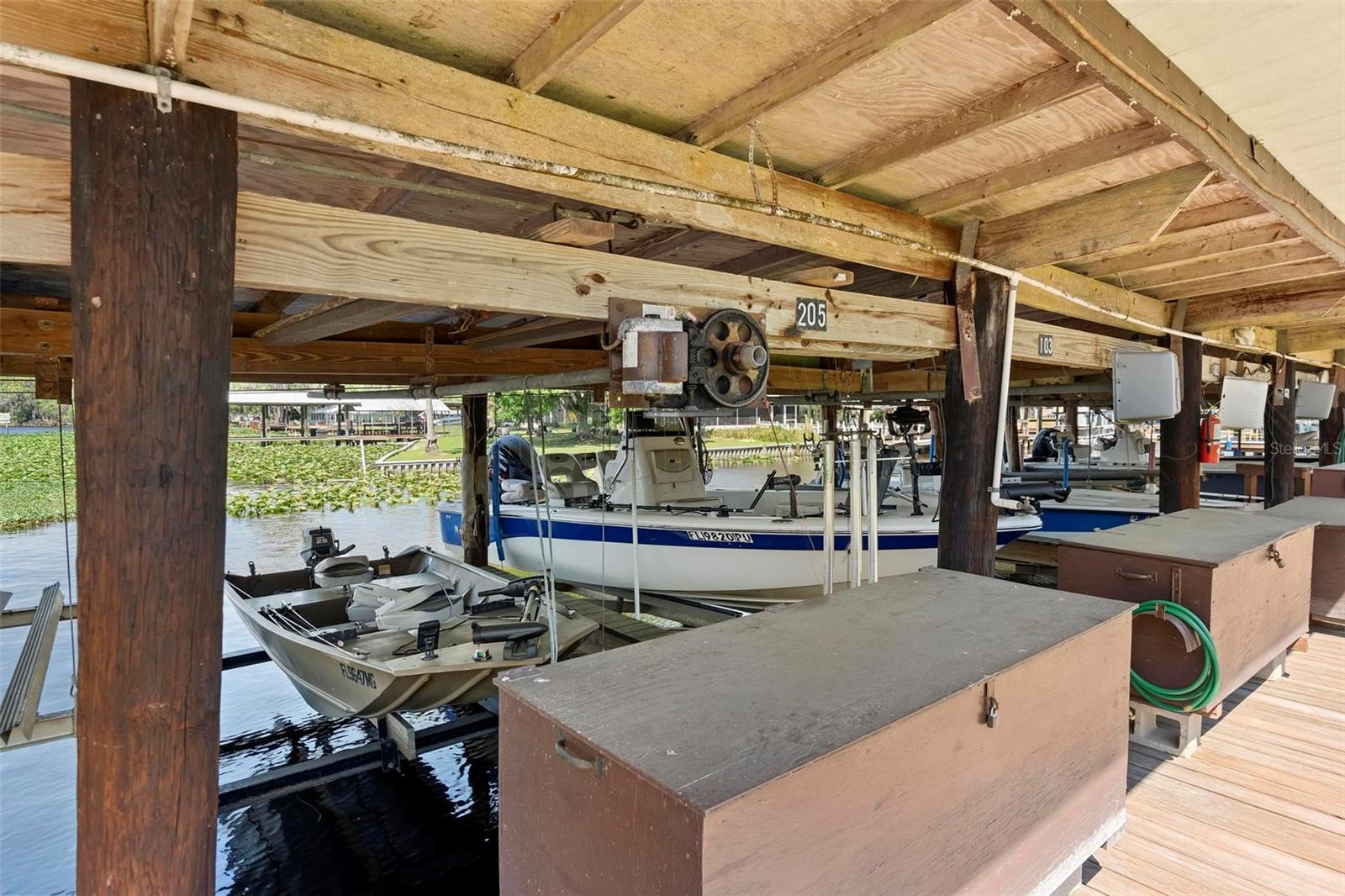 JUNGLE DEN VILLAS PH 01 CONDO - Residential