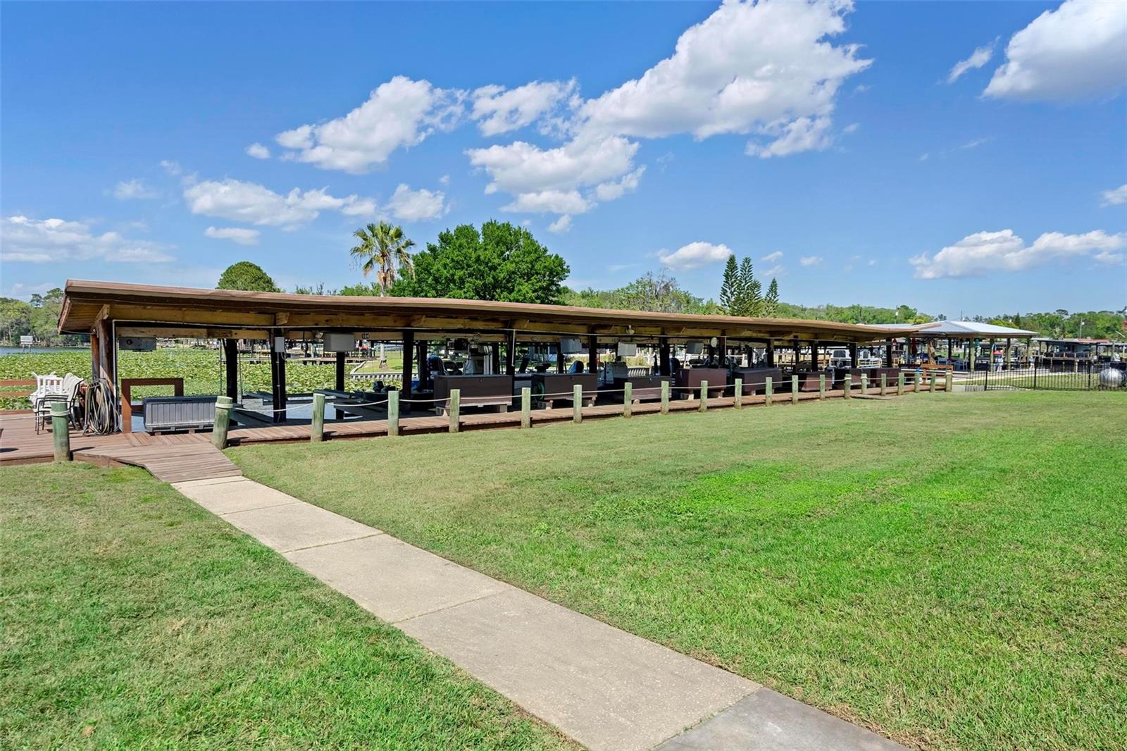 JUNGLE DEN VILLAS PH 01 CONDO - Residential