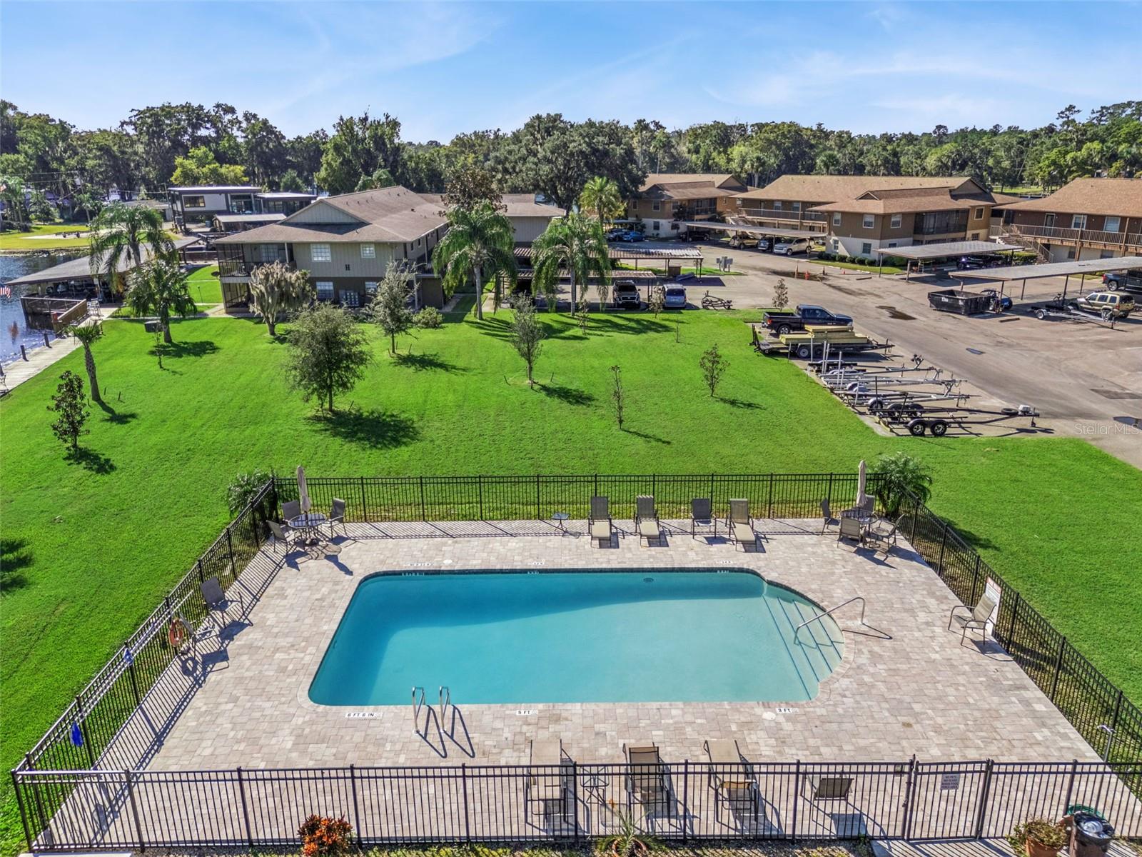 JUNGLE DEN VILLAS PH 01 CONDO - Residential