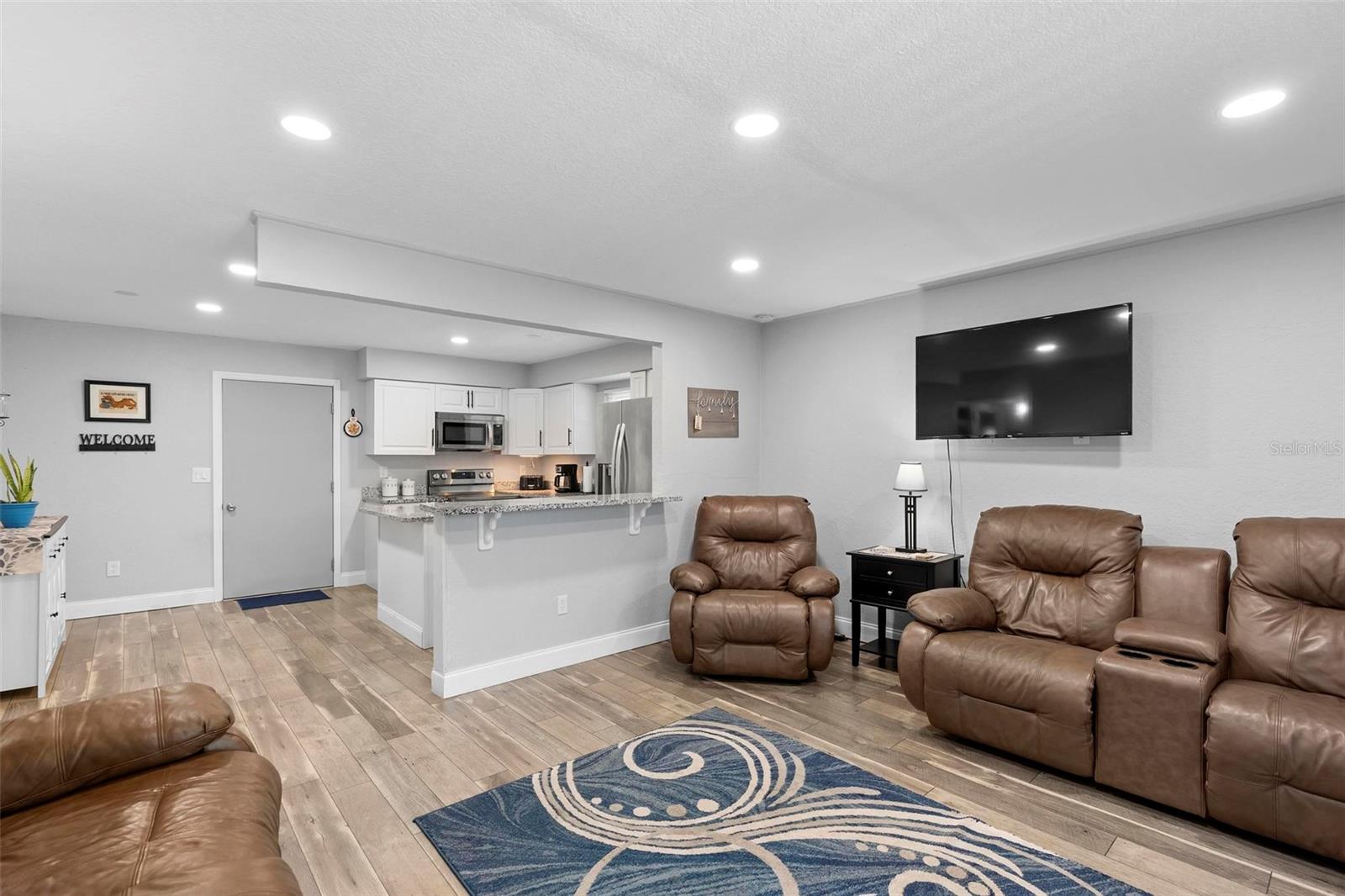 JUNGLE DEN VILLAS PH 01 CONDO - Residential