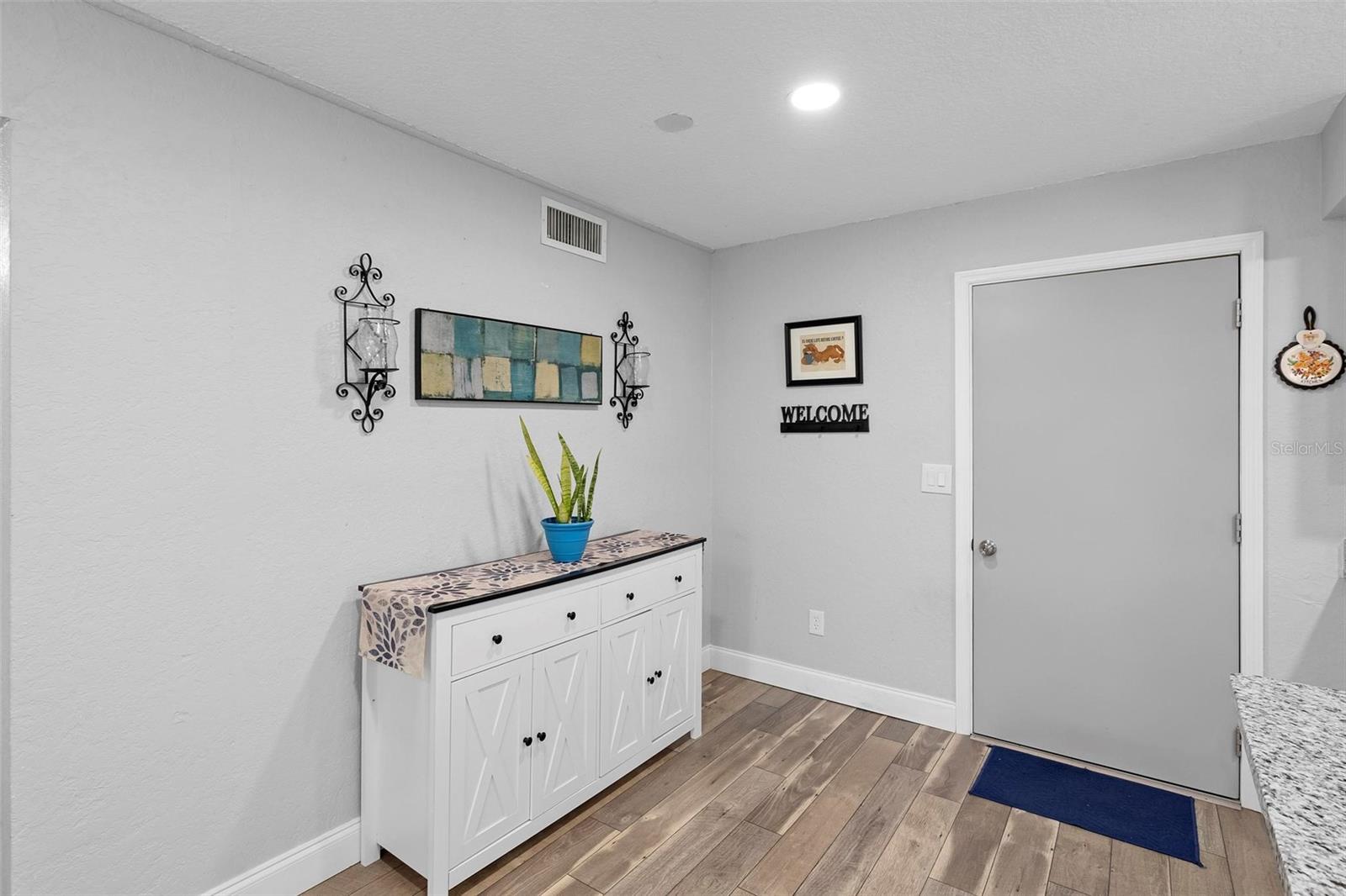 JUNGLE DEN VILLAS PH 01 CONDO - Residential