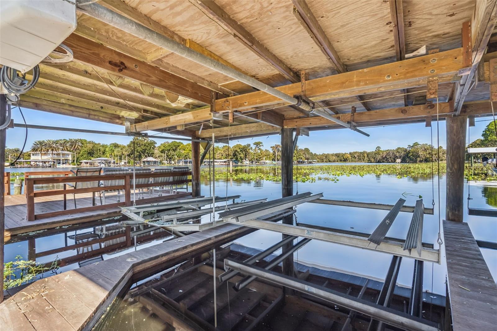 JUNGLE DEN VILLAS PH 01 CONDO - Residential