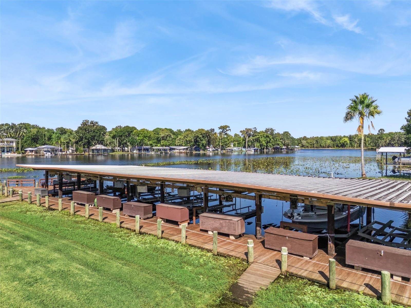 JUNGLE DEN VILLAS PH 01 CONDO - Residential