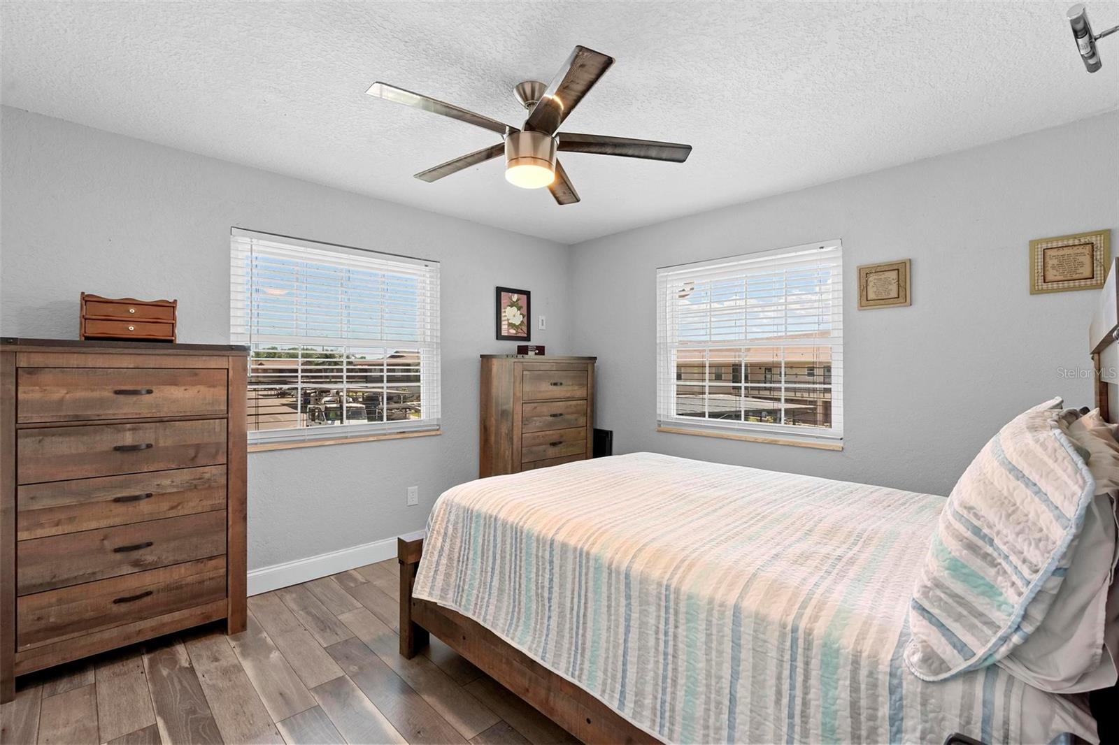 JUNGLE DEN VILLAS PH 01 CONDO - Residential