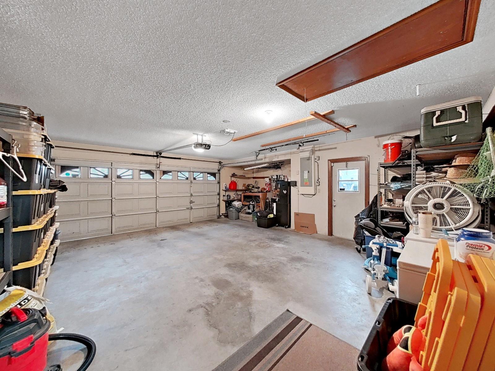 HUNTINGTON WOODS - Residential