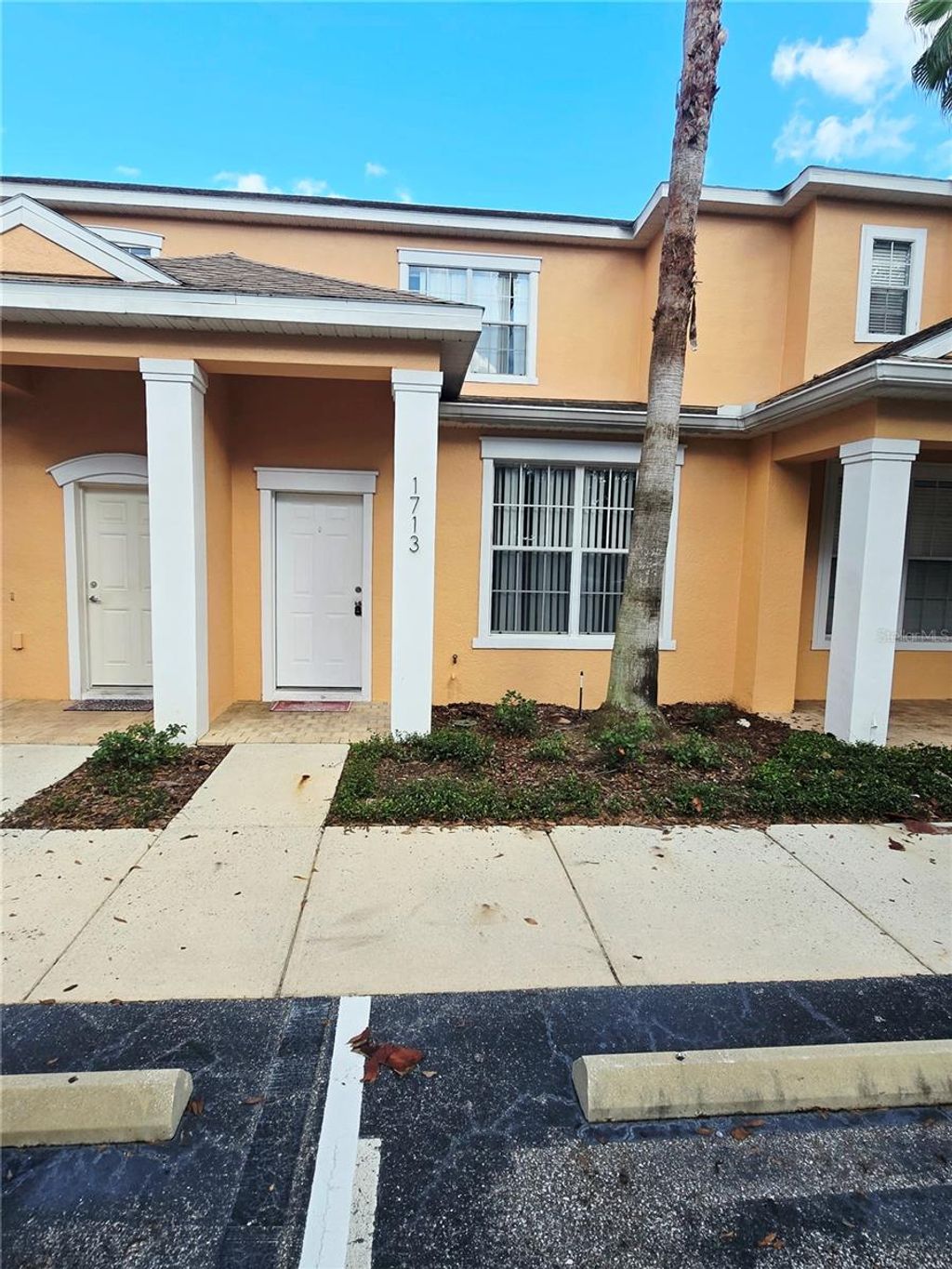 Photo of 1713 Retreat Circle, Clermont, FL 34714 (MLS # S5137575)