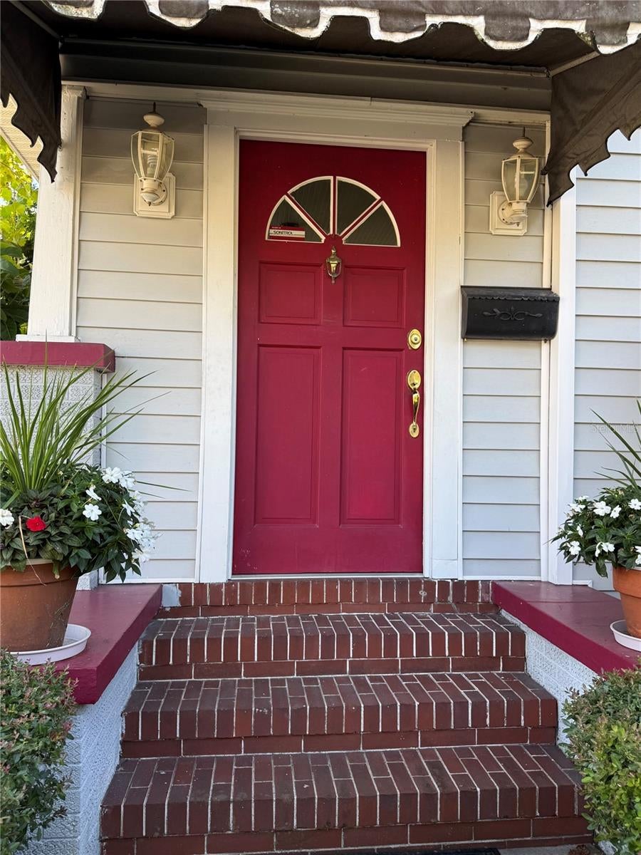 950 10TH STREET N