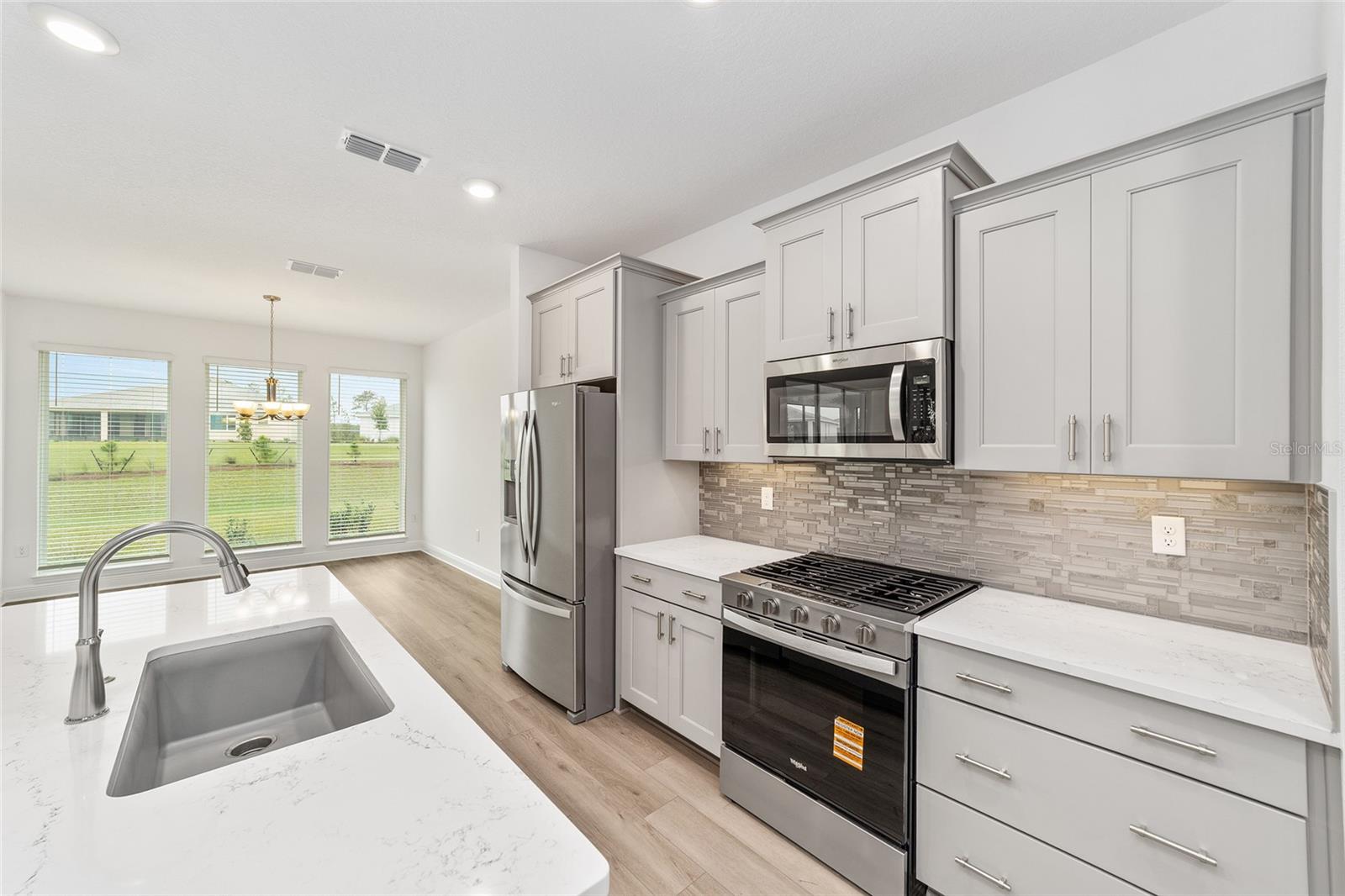 ON TOP OF THE WORLD - Residential