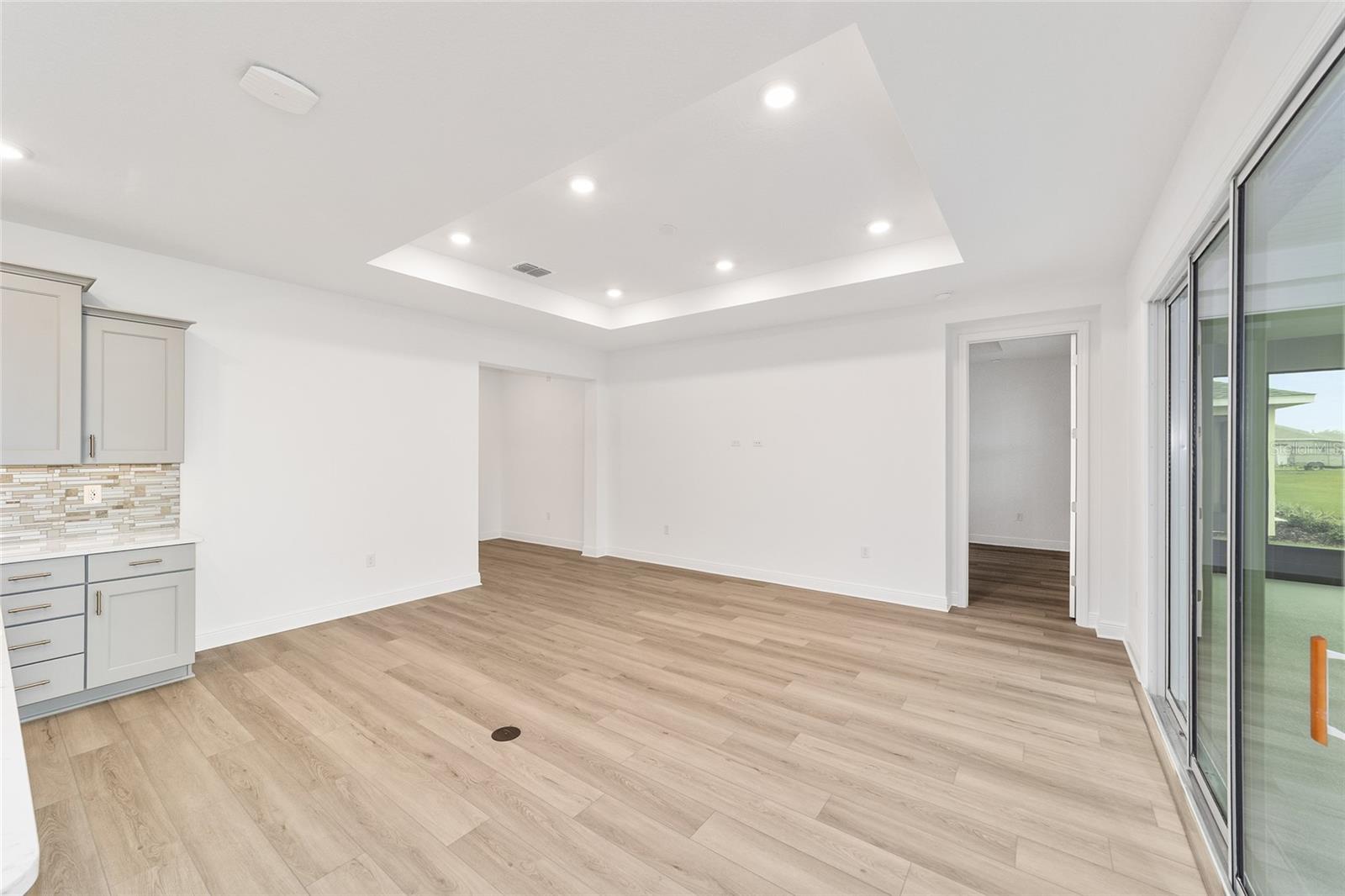 ON TOP OF THE WORLD - Residential