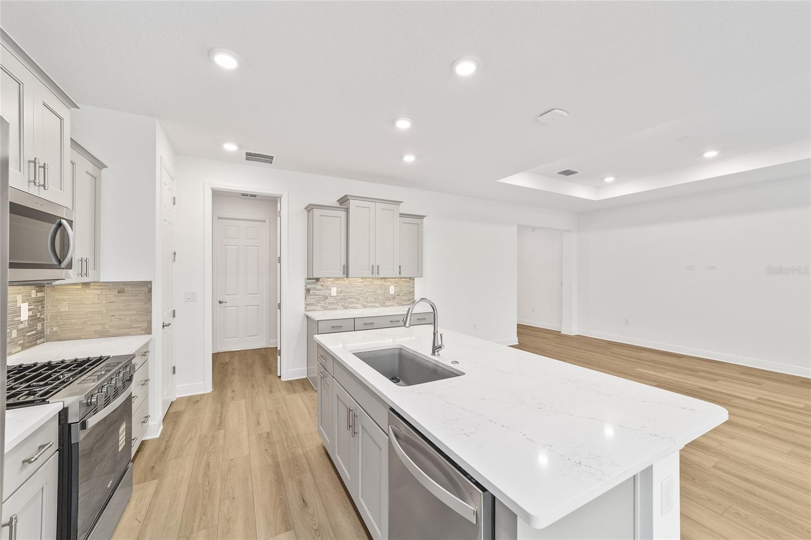 ON TOP OF THE WORLD - Residential