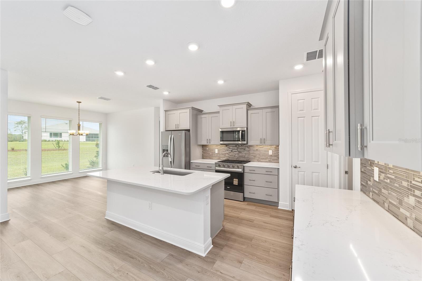 ON TOP OF THE WORLD - Residential