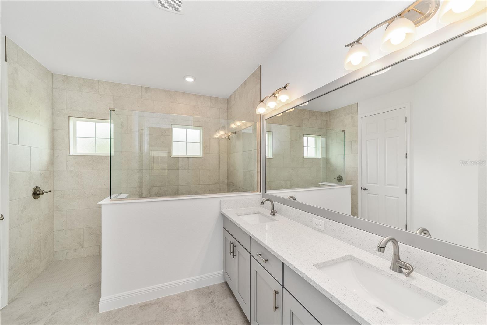 ON TOP OF THE WORLD - Residential