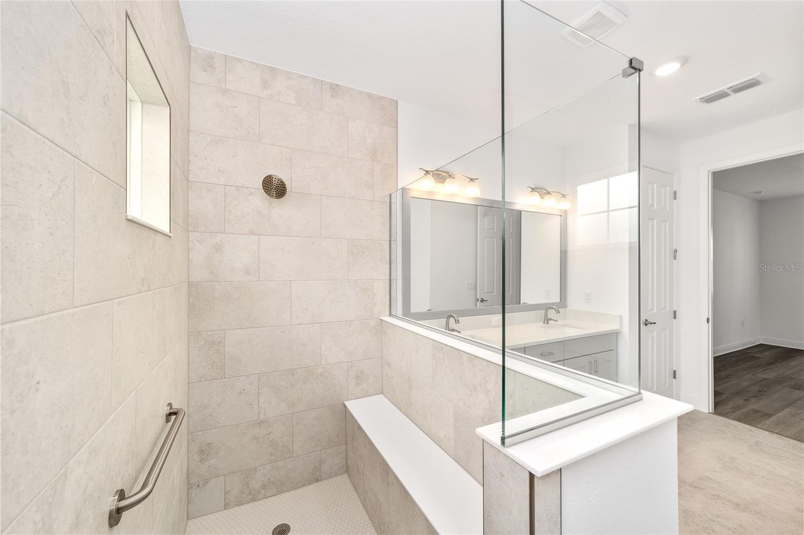 ON TOP OF THE WORLD - Residential