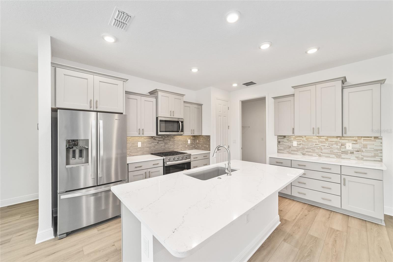 ON TOP OF THE WORLD - Residential