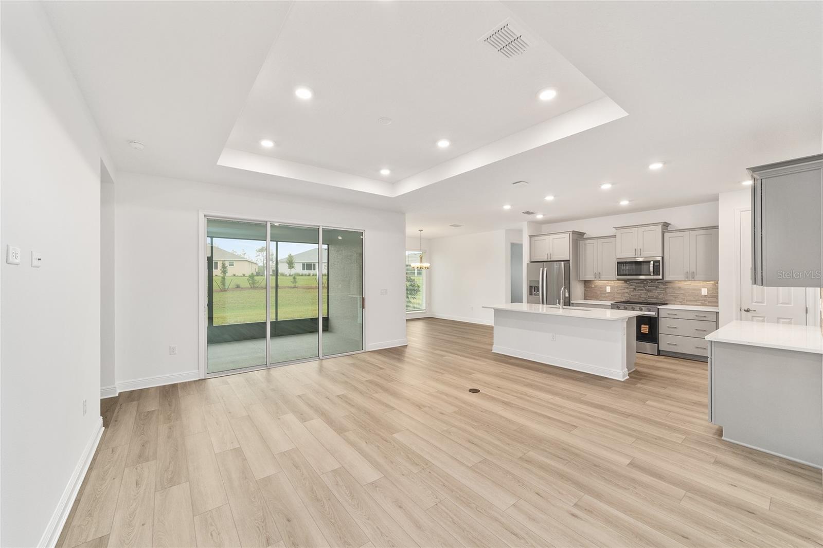 ON TOP OF THE WORLD - Residential