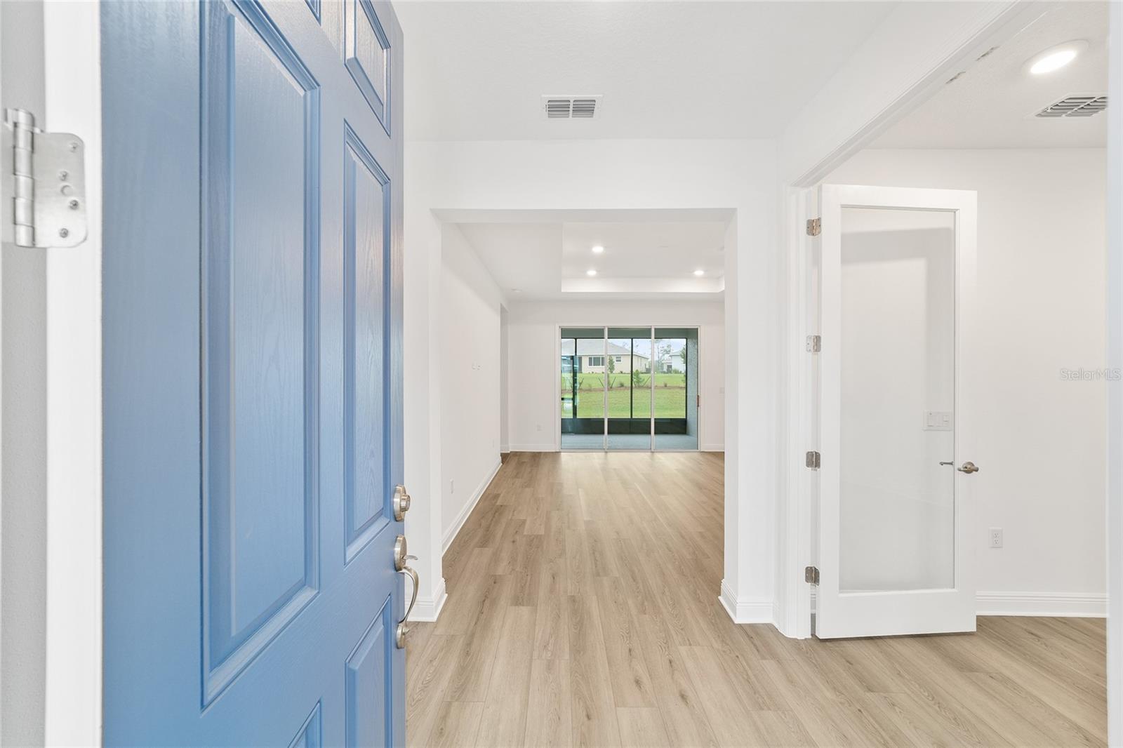 ON TOP OF THE WORLD - Residential