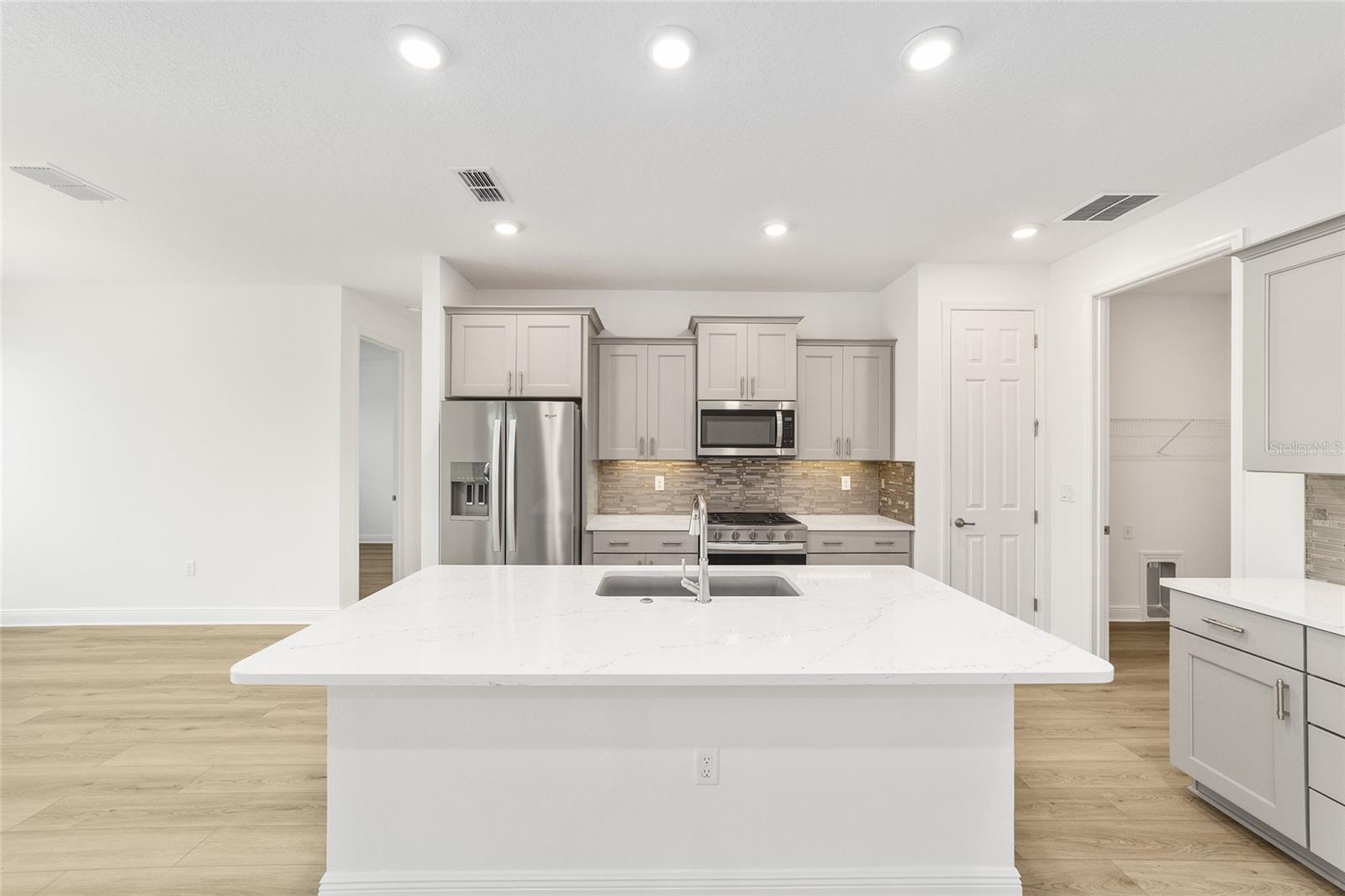 ON TOP OF THE WORLD - Residential