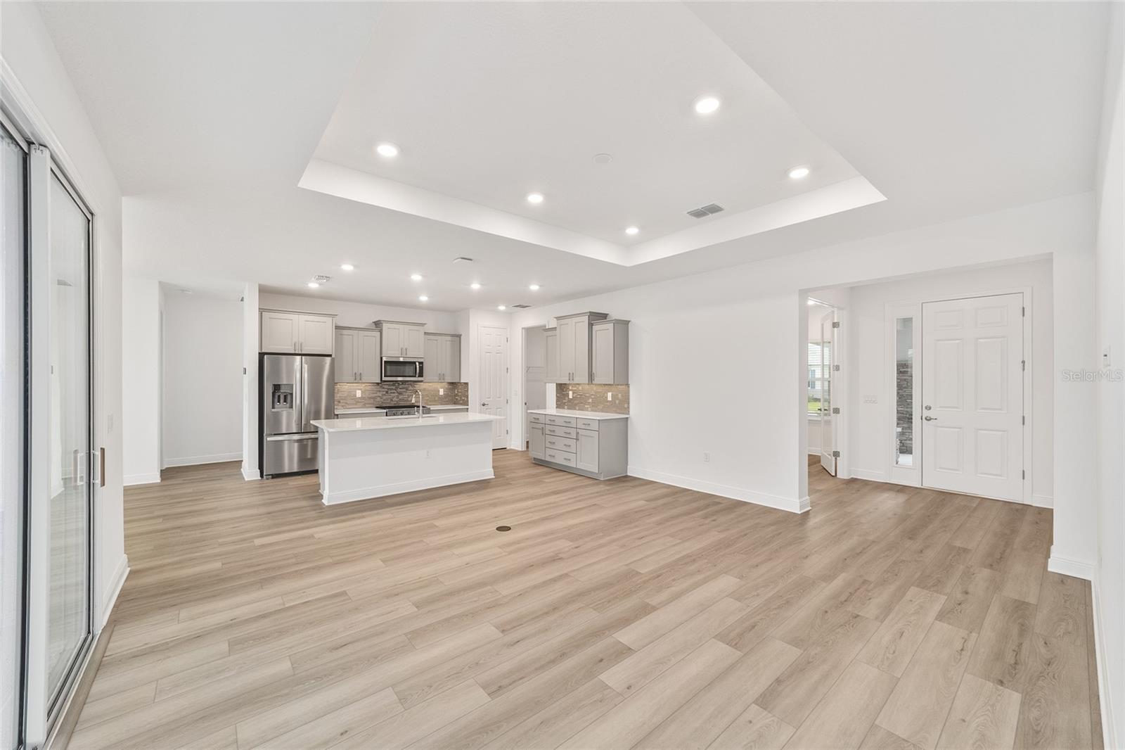 ON TOP OF THE WORLD - Residential