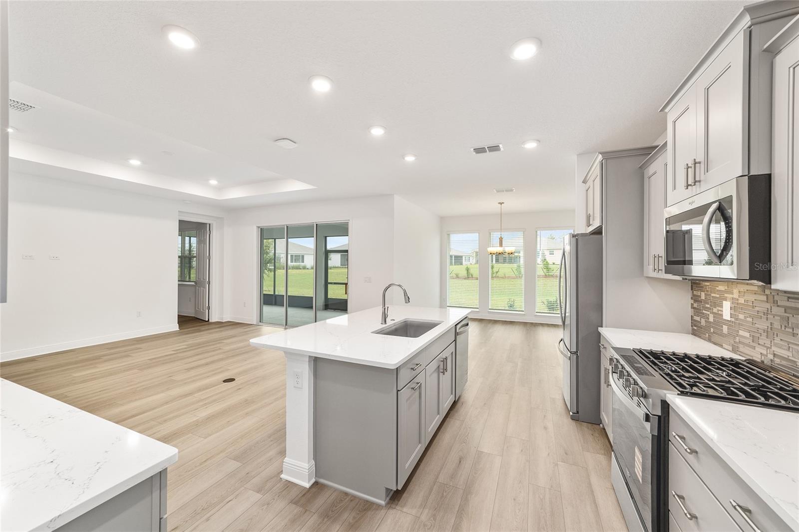 ON TOP OF THE WORLD - Residential