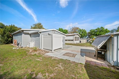 A home in LAKE WALES