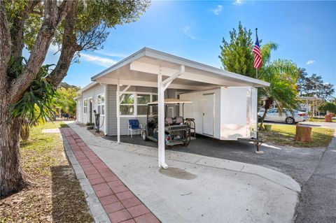 A home in LAKE WALES