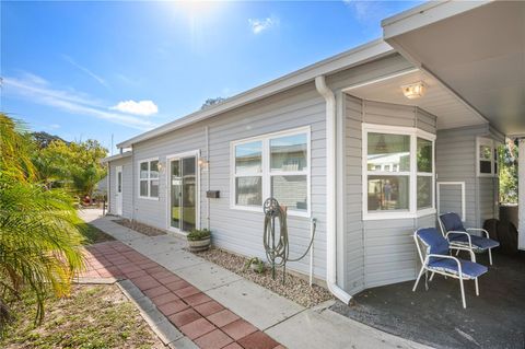 A home in LAKE WALES