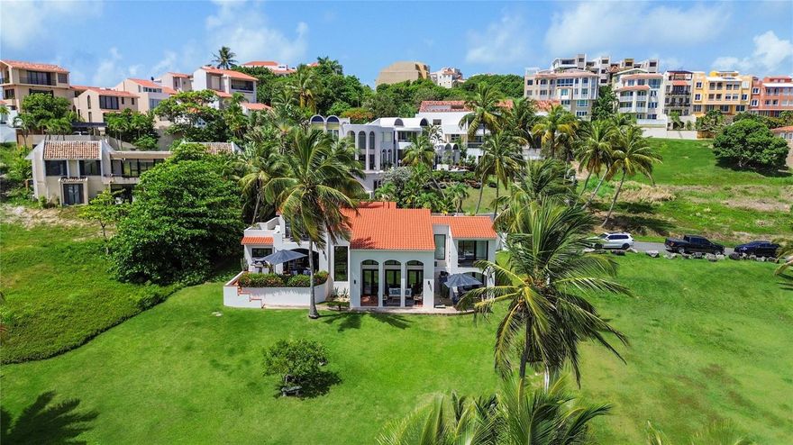 Sector Surfside, Palmas del Mar

Only remaining property in the area with private beach path access


 3 Bedrooms

4 Bathrooms

3,800 Sq.Ft. Living Area
1,800 m² Lot

Stunning modern décor & fully furnished spaces

Equipped with security cameras for peace of mind

The true definition of paradise — luxury, relaxation, and exclusivity in Palmas del Mar