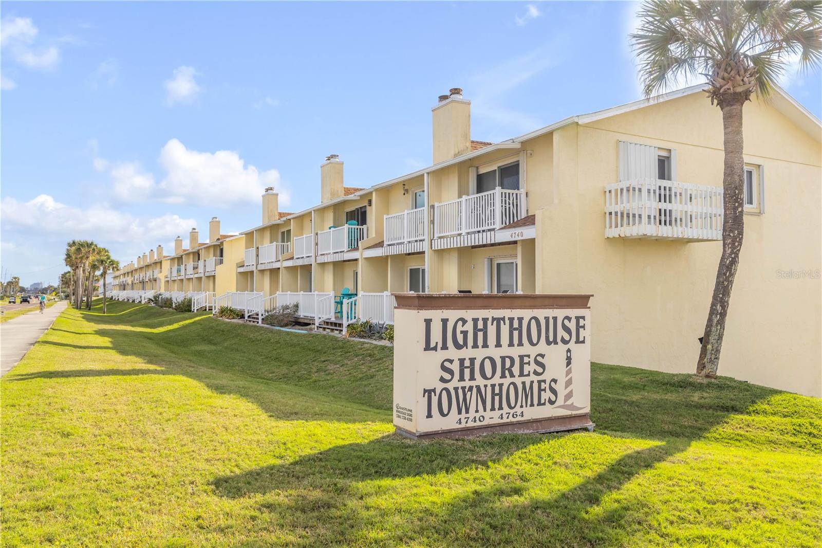 LIGHTHOUSE SHORES TWNHMS CONDO - Residential