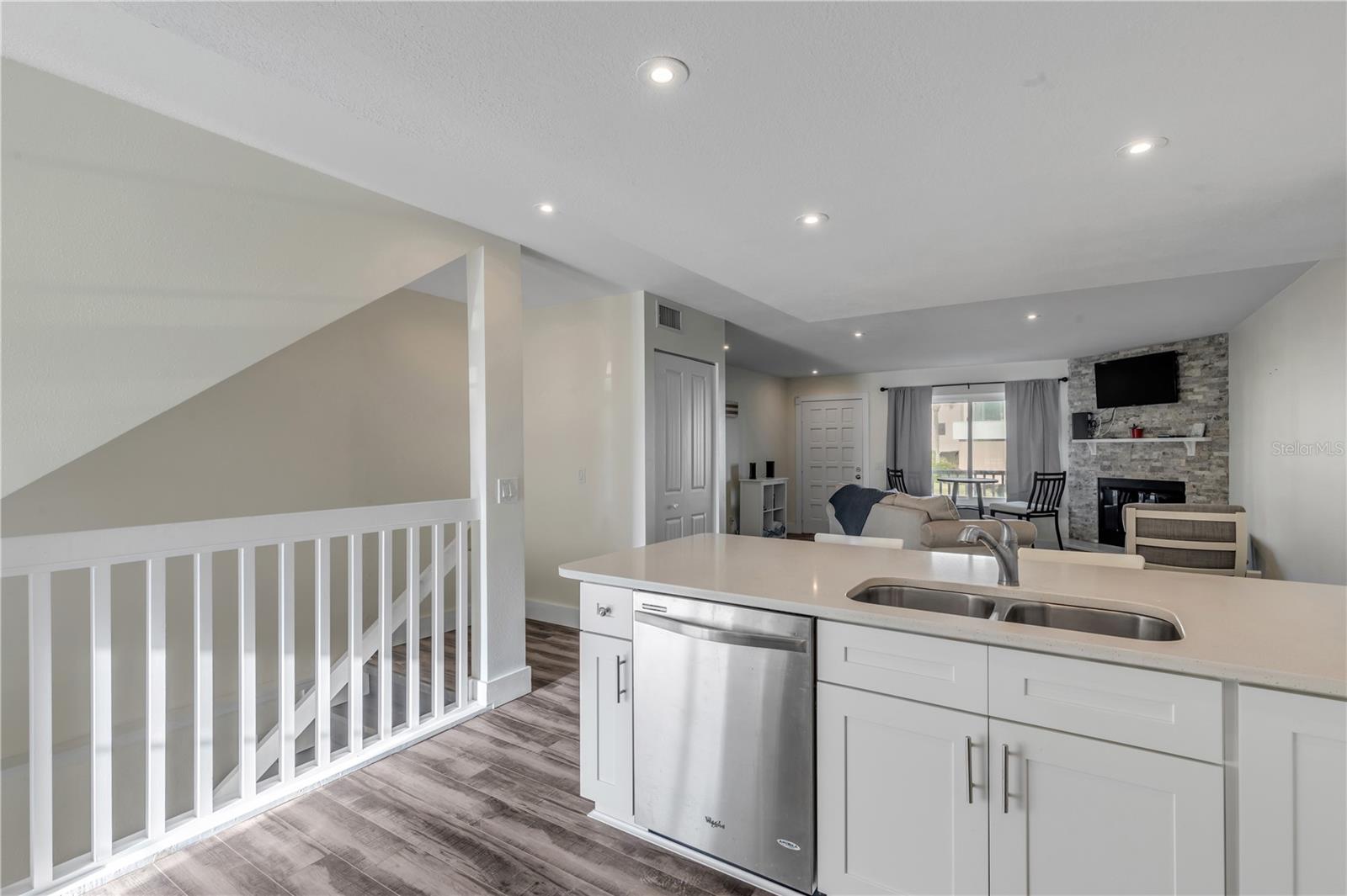 LIGHTHOUSE SHORES TWNHMS CONDO - Residential