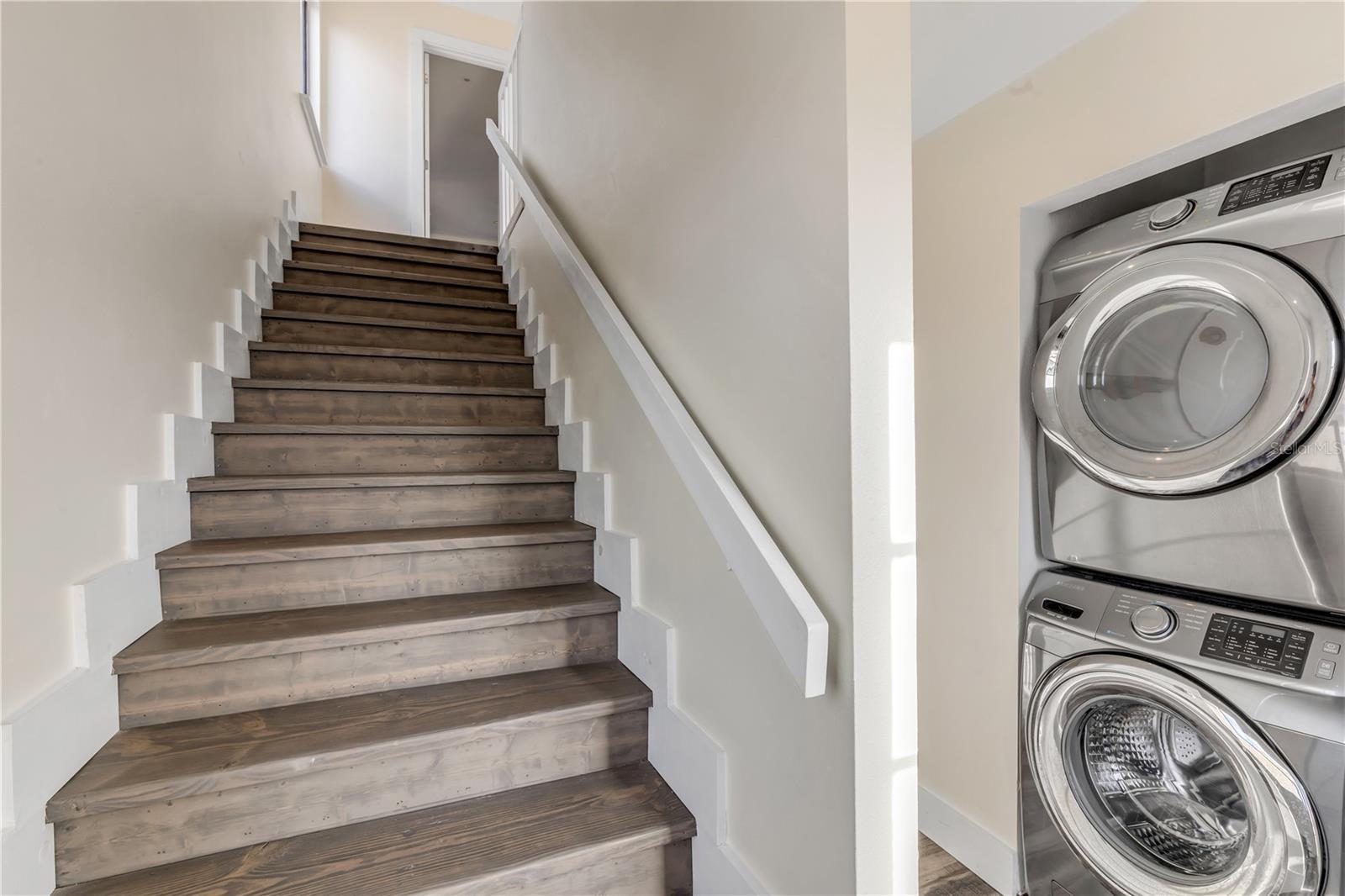 LIGHTHOUSE SHORES TWNHMS CONDO - Residential