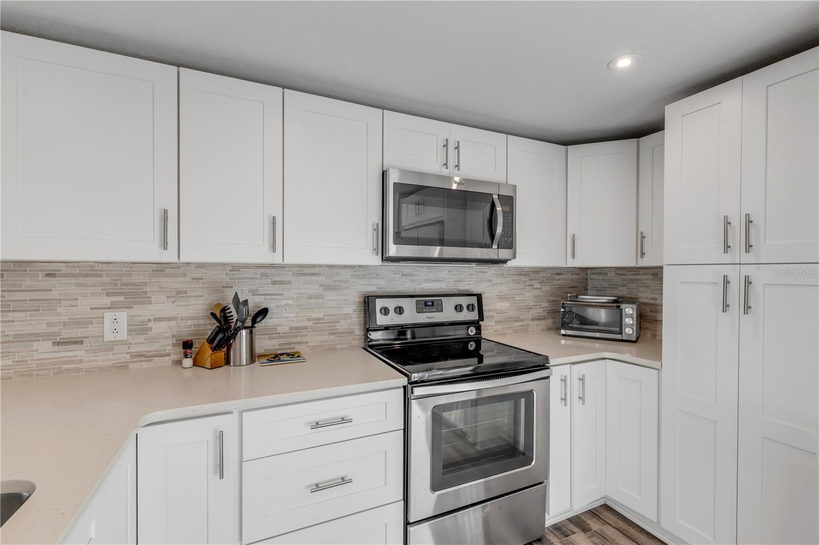 LIGHTHOUSE SHORES TWNHMS CONDO - Residential