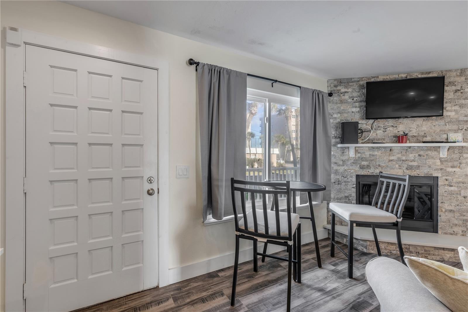 LIGHTHOUSE SHORES TWNHMS CONDO - Residential